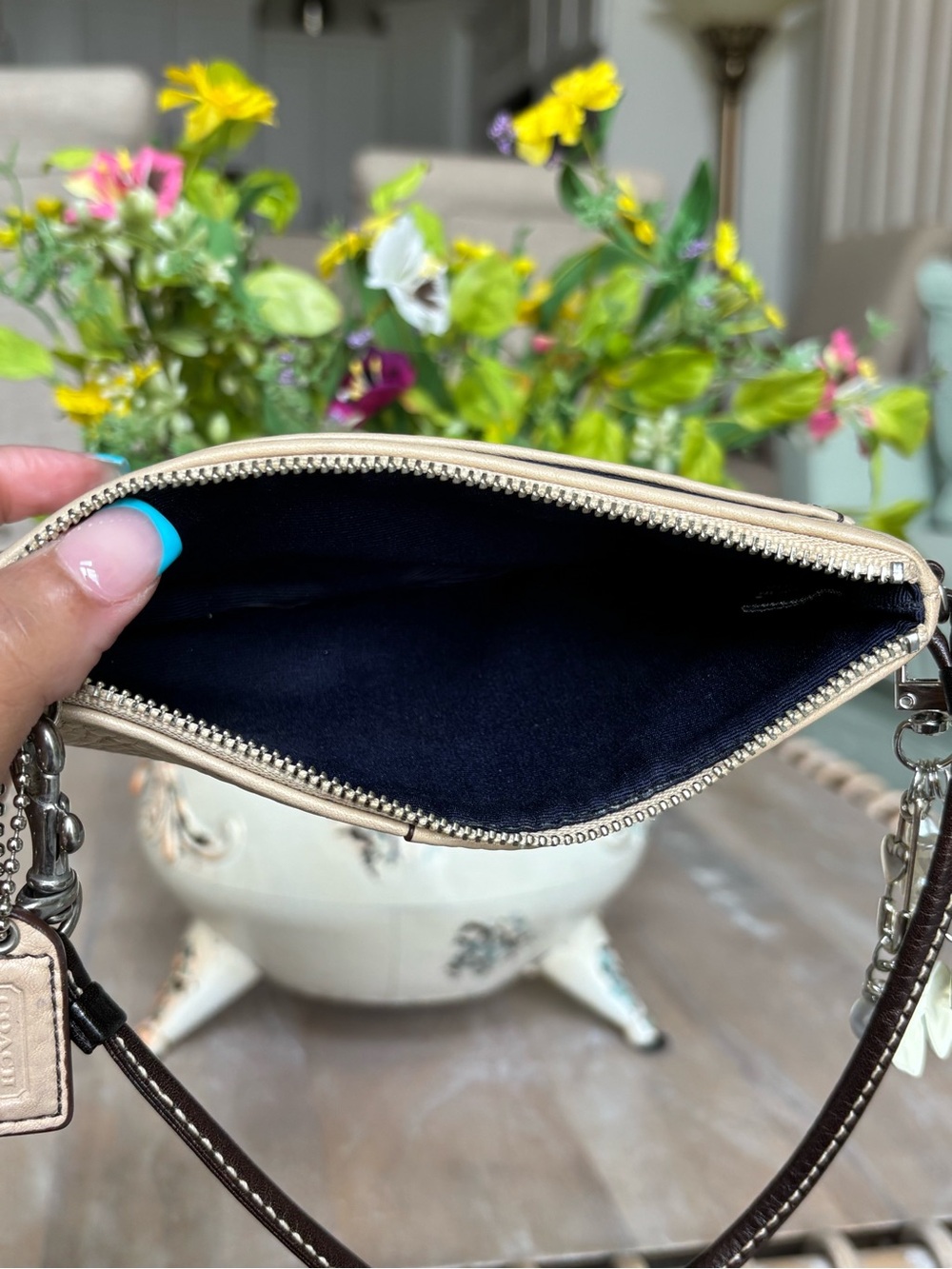 🤎⭐️COACH Chelsea Large Leather Wristlet⭐️🤎 - Picture 7 of 8